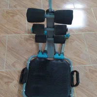 توتالکر و یک جفت دمبل سه کیلویی