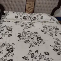 تخت خواب دونفره تمام چوب ودوتا پاتختی ودوتا کشو