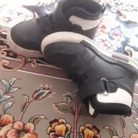 عروسکی سایز ۲۸ وسیاه ۲۷یا۲۶ هردو باهم ۵۰۰|کفش و لباس بچه|حسین آباد, |دیوار