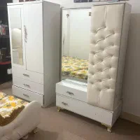 یک دست مبل ویک تخت خواب ویک کمدارایشی ویک کمدلباسی