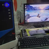 کامپیوتر در حد نو چند ماه کارکرده با کلیه لوازم