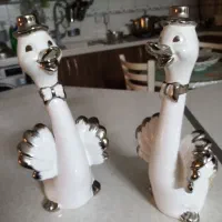 چند عدد مجسمه چینی وسرامیک