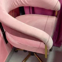 صندلی صورتی