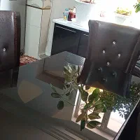 میز غذا خوری ۴ نفره در حد نو