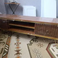 فروش میز تلویزیون رنگ فندقی در حد نو