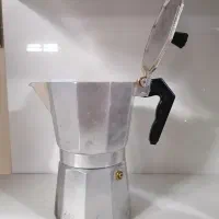 قهوه ساز.|قوری، کتری، قهوهساز دستی|تربت جام, شیخ احمد جامی|دیوار