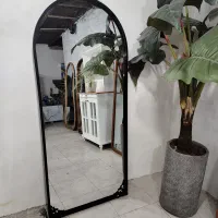 آینه تاجدار فلزی رنگ مشکی براق