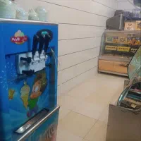 به دستگاه بستنی ساز با دو تا پخچال شیرینی تر وخشک