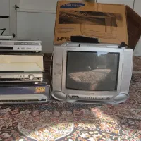 یک عدد تلویزیون و دو عدد دستگاه سی دی