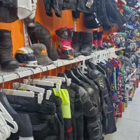 فروشنده آقا جهت فروشگاه لوازم موتورسواری|استخدام خدمات فروشگاه و رستوران|تهران, فلسطین (میدان انقلاب)|دیوار