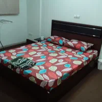 تختخواب ۲نفره و کفی در حد نو