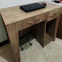 میز تحریر و کامپیوتر
