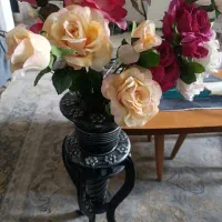 گل مصنوعی همراه گلدان