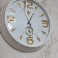 ساعت و تابلو در حد نو