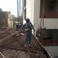 کارگر ساختمانی برای فورجینگ (گیره بندی)
