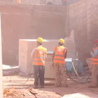 استخدام کارگر آشنا به فنی