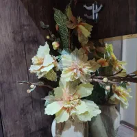 گل مصنوعی با گلدان