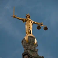 وکیل پایه یک دادگستری و مشاور حقوقی