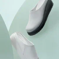 بازاریاب یا مدیر فروش کفش چرم