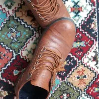 کفش|کیف، کفش، کمربند|قم, نیروگاه|دیوار