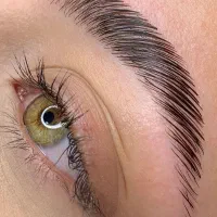 لیفت و لمینت ابرو و انجام اکستنشن مو