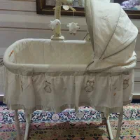 گهواره کنار تخت مادر