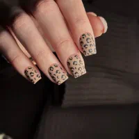 تخفیف کاشت ناخن