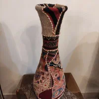 گلدان کوزه ای با روکش فرش و جاجیم دستباف کرمانی|گلیم، جاجیم، گبه|کرج, اصفهانیها|دیوار