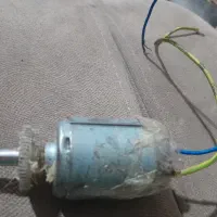 آرمیچر برق تولید می‌کند