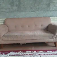 مبل سه نفره .طرح قدیمی استفاده شده ولی اسکلت سالم