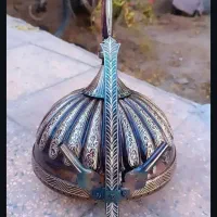 علم علامت کلاه خود تمام کار دست تقره کوب