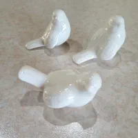 مجسمه پرنده سفید کوچک