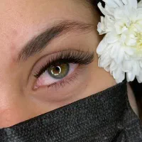 اکستنشن مژه و لیفت ابرو و کاشت هیدن
