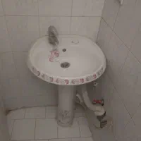 روشویی با شیر آب