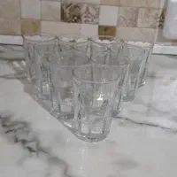 تعدادی لیوان