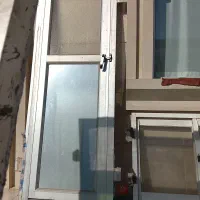 در پنجره آلومینیومی