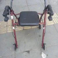 واکر چرخ دار در حد نو