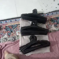 تعدادی چوب لباسی