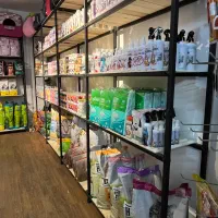 فروشنده پت شاپ (لوازم حیوانات خانگی)