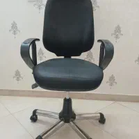صندلی اداری و مطالعه