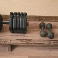 تعدادی لوازم ورزشی و وزنه