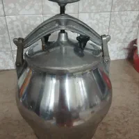 دیگ زود پز قدیمی سالم ونو اصلا استفاده نشده