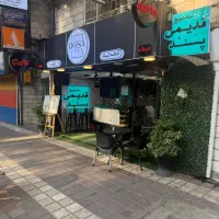 خانم جهت آماده سازی ساندویچ