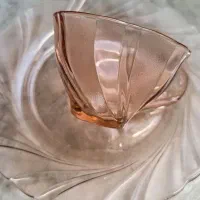 فنجان و پیش دستی