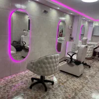 صندلی در تمامی لاین ها در سالن زیبایی (۱/۵۰۰/۰۰۰)