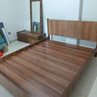 ست تخت ، آینه و کنسول به علاوه بغل تختی