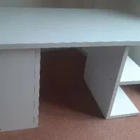 میز تحریر و کتابخانه