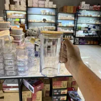 روغن ریز اکرلیک درچوبی قیمت مناسب ۱ لیتر و ۶۰۰ میل|ظروف نگهدارنده، پلاستیکی، یک‌بارمصرف|شیراز, فخرآباد (دروازه کازرون)|دیوار
