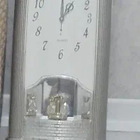 یک عدد ساعت دیواری موزیکال