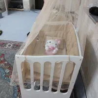 تخت کنار مادر